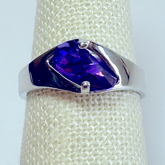 Jewelry - Stunning Amethyst 18k GE SRC Size 7